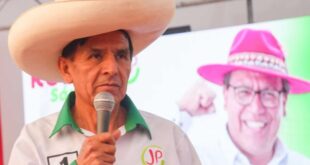 “No he leído libros ni tengo títulos de estorbo”: hermano de Pedro Castillo lanza polémica frase tras virtual elección al Senado José María Castillo defendió el voto rural durante un mitin en Cajamarca y cuestionó las críticas contra su candidatura. También pidió respeto para los electores del interior del país.